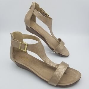 NWOT Kenneth Cole Reaction Great Gal T-Strap Wedge Sandals, Soft Gold, Size 8.5